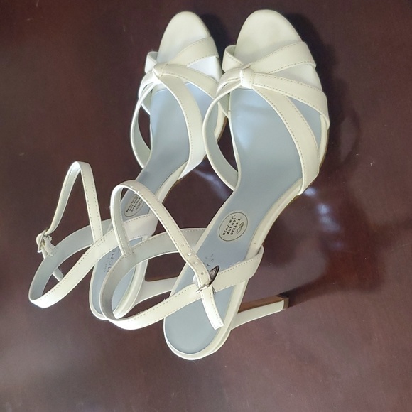 Strappy white sandals - Picture 2 of 5